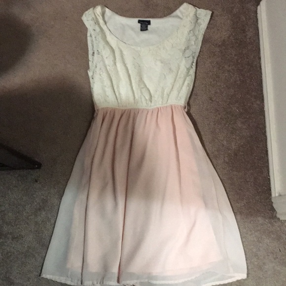 Cute dress - Picture 1 of 4